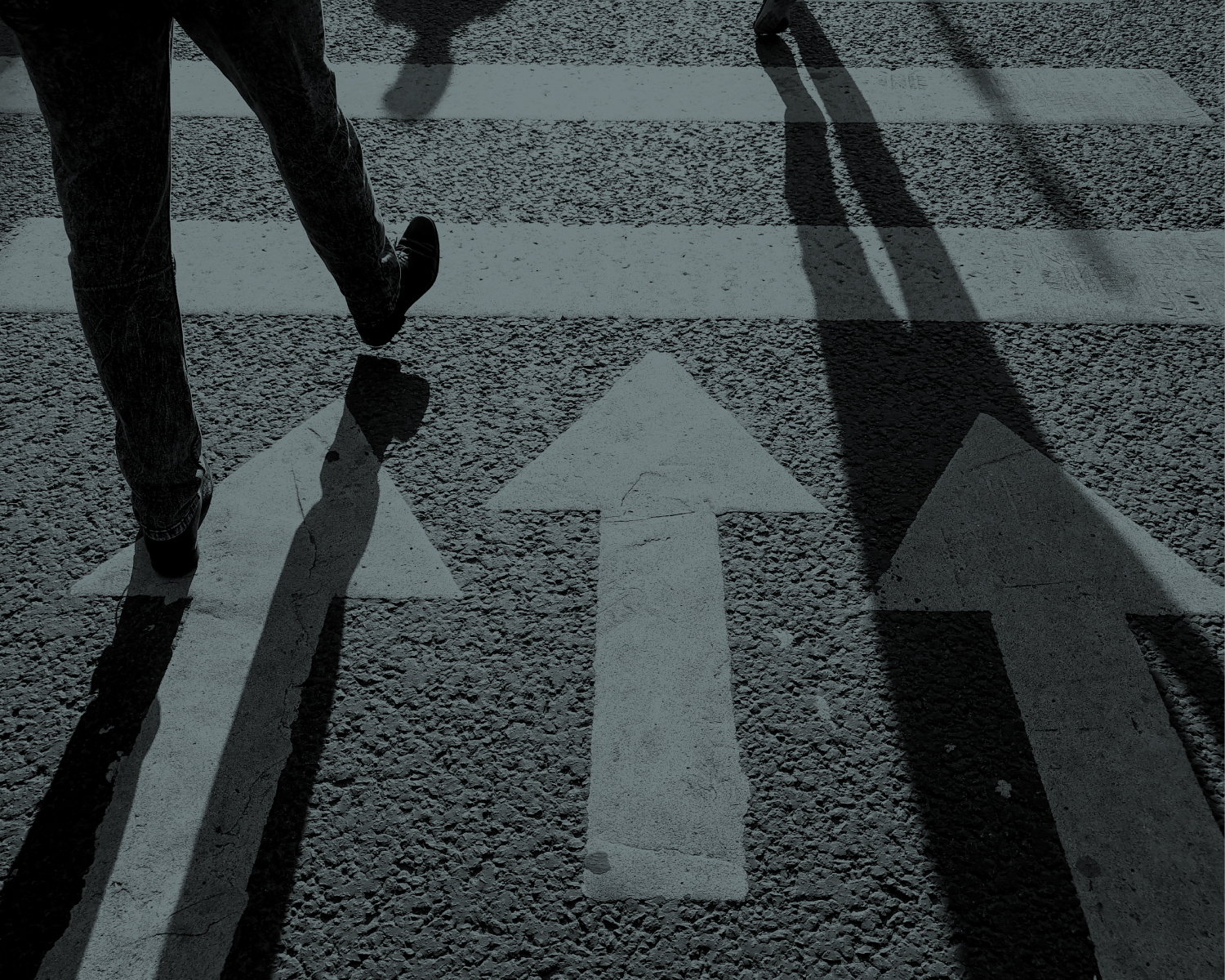 walking on a cross walk | Market Research Firm | Public Opinion Research | Meeting St. Insights
